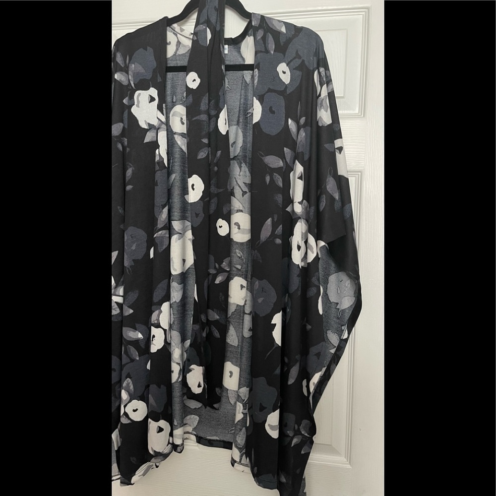 Pretty LuLaRoe Savannah